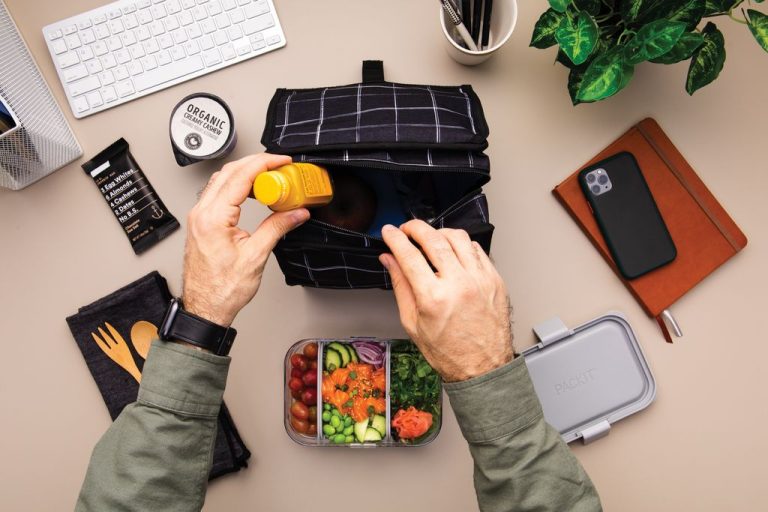 72022 – PackIt Lunch Bag – Black Grid – LS4