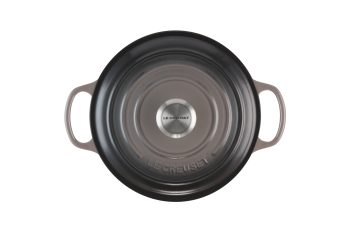 21177244442430_CI_Signature_Round_Casserole_24cm_Flint_004