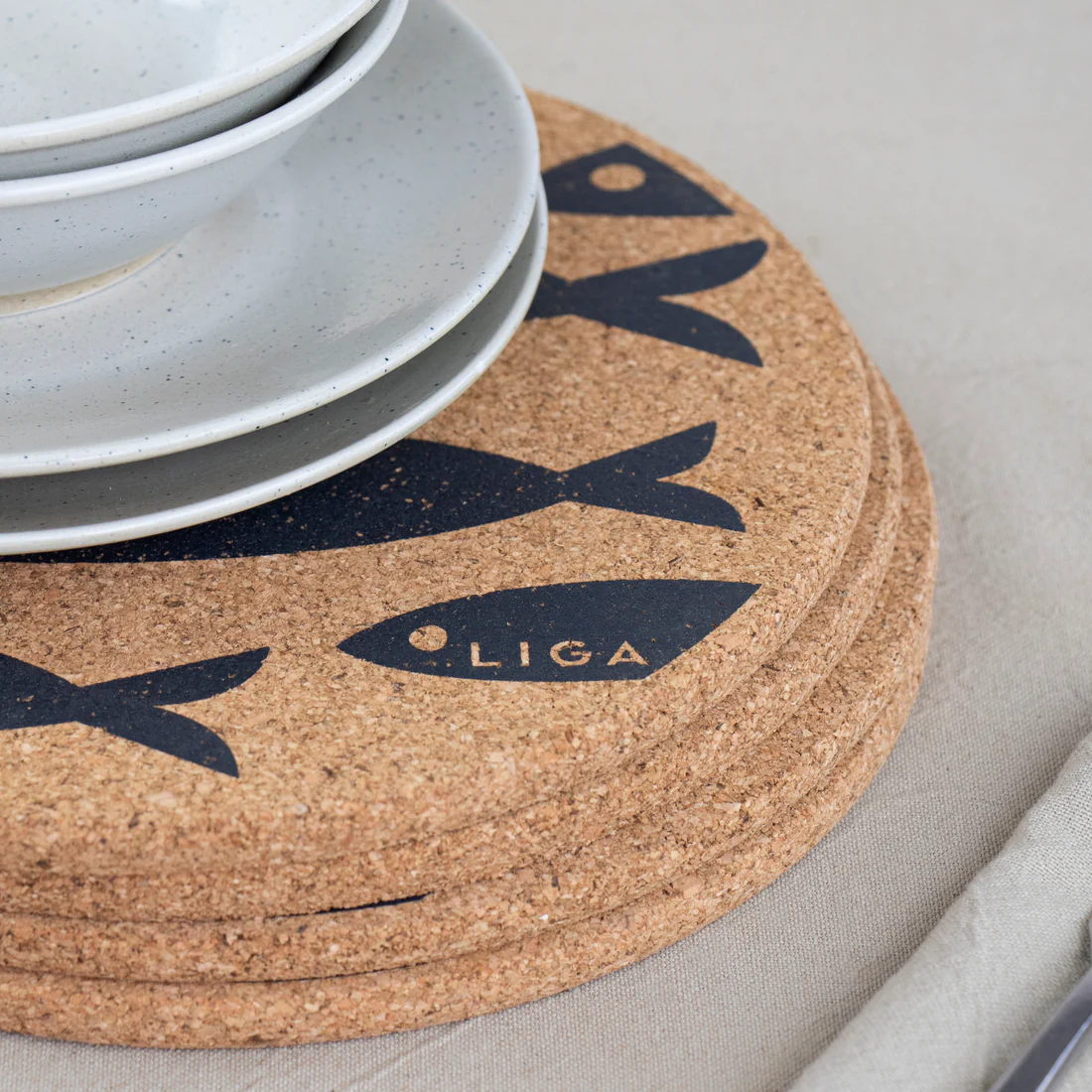 Liga_GreyFishPlacematSet_1100x