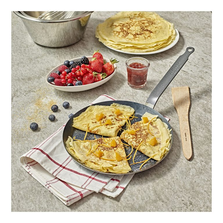 de Buyer MINERAL B Carbon Steel Egg & Pancake Pan - Naturally Nonstick -  Made in France