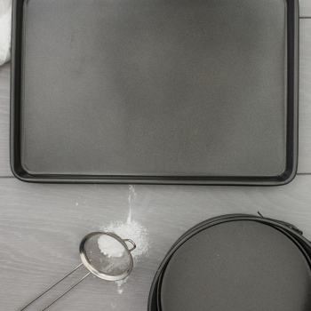 Bakemaster Non-Stick Baking Tray Lifestyle (1)
