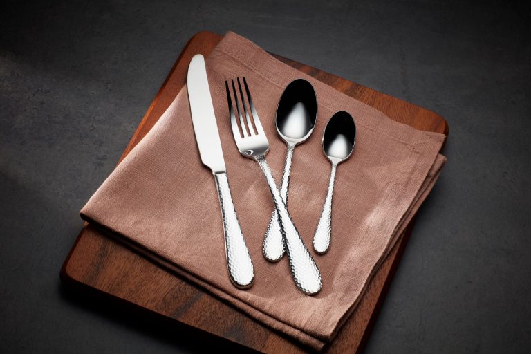 78485 – Oneida – Tibet Hammered 16pc Cutlery Set – LS -1