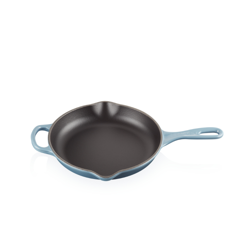 Le Creuset Signature Cast Iron Skillet 23cm Chambray 1000px (2)
