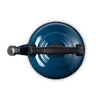 le-creuset-nuit-heritage-kettle (2)
