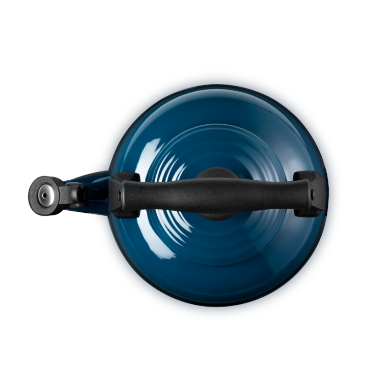 le-creuset-nuit-heritage-kettle (2)