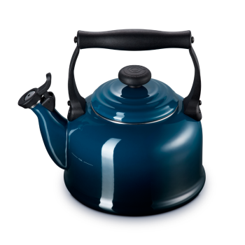 le-creuset-nuit-heritage-kettle