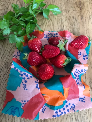 Evie Kemp Honeywrap Medium Strawberries