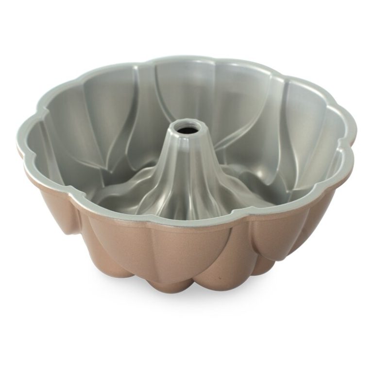 93848_magnolia_bundt_pan_inside_780x780__35572.1617722782.1280.1280