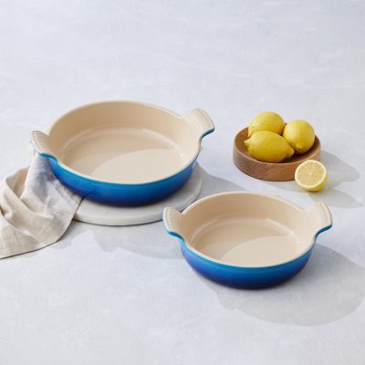 Le Creuset Heritage Round Dish Set Azure with bowl of lemons