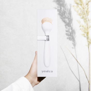 The_ONE_BRUSH_Packaging_Square_White 3
