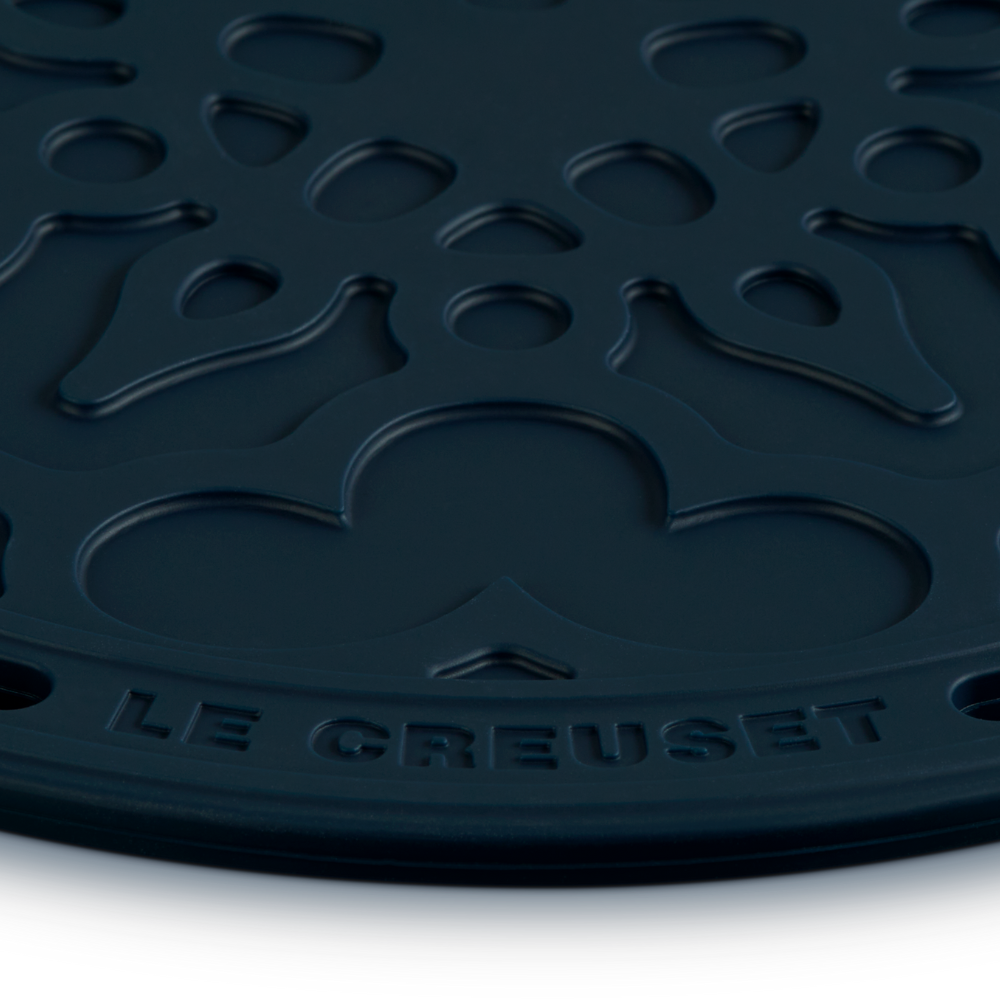 le-creuset-nuit-trivet (1)