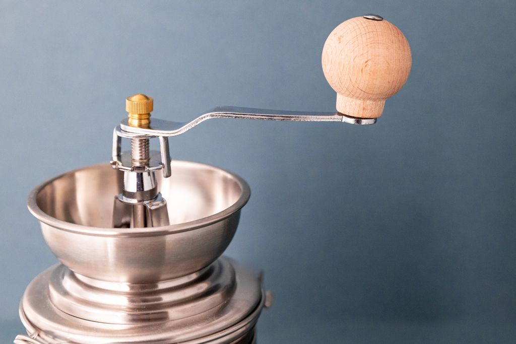 83311 – La Cafetiere – Hand Grinder wStorage – Copper – LS – 03