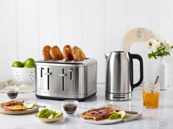 KitchenAid_Breakfast 2024_BCoumbe_JAN 24_4 Slice & Kettle_Stainless Steel_Land