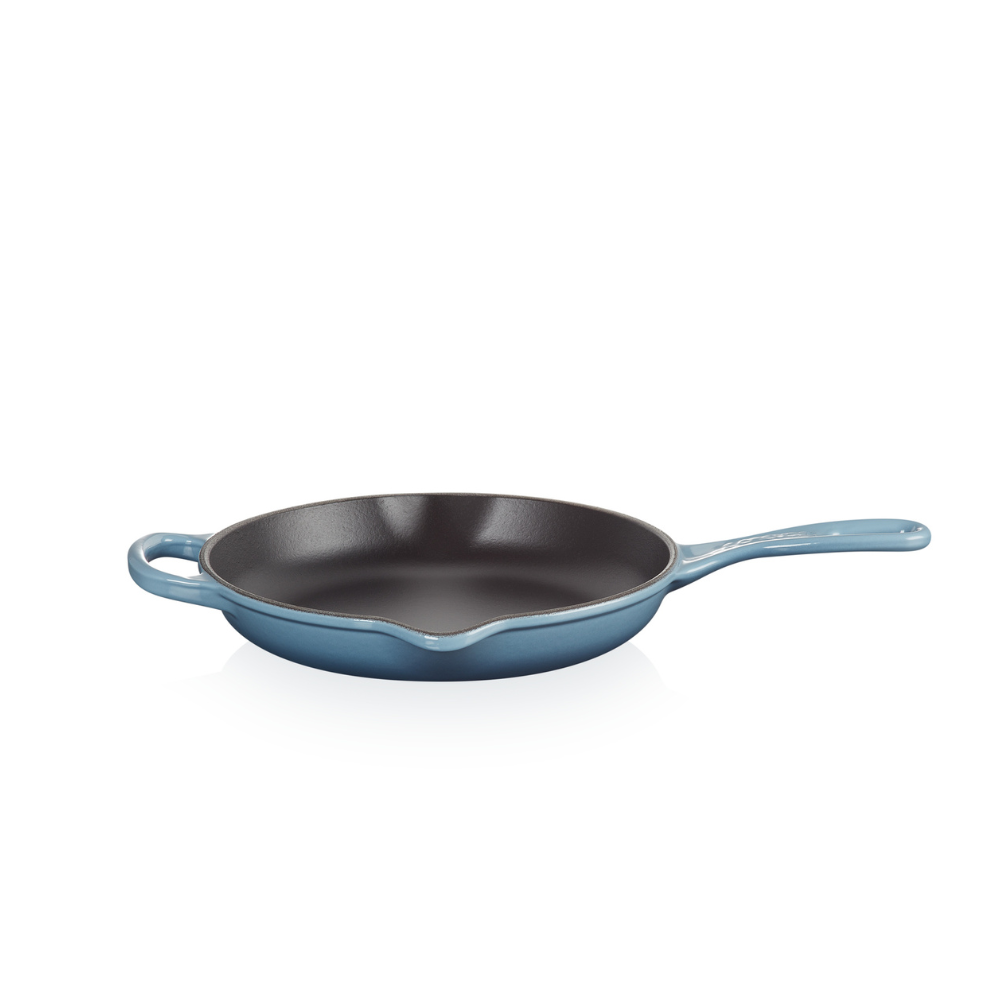 Le Creuset Signature Cast Iron Skillet 23cm Chambray 1000px