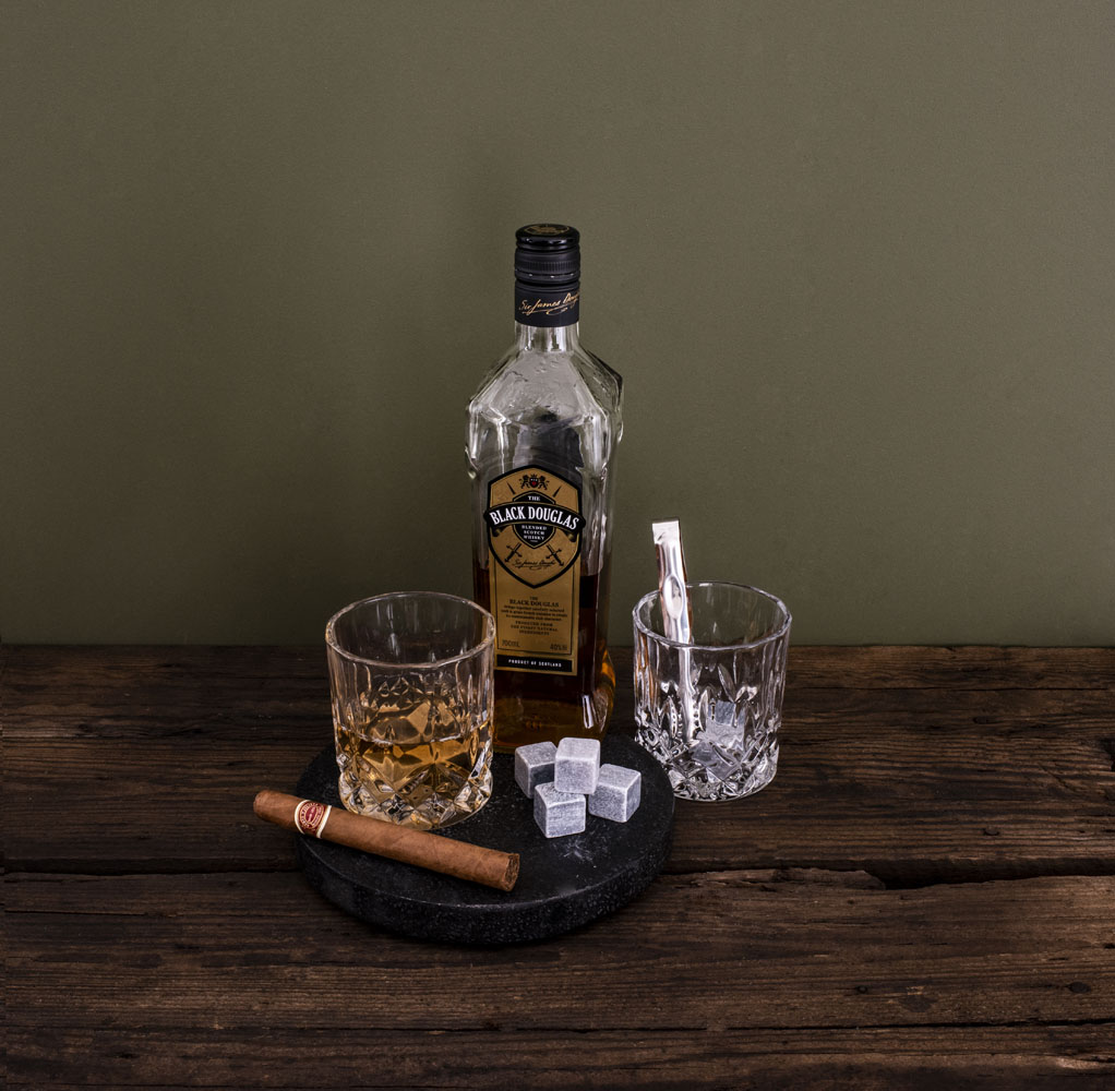 Whiskey Set Lifestyle glass