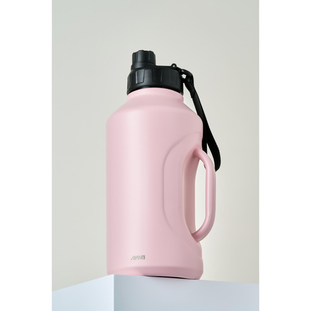 Avanti bottle pink lifestyle
