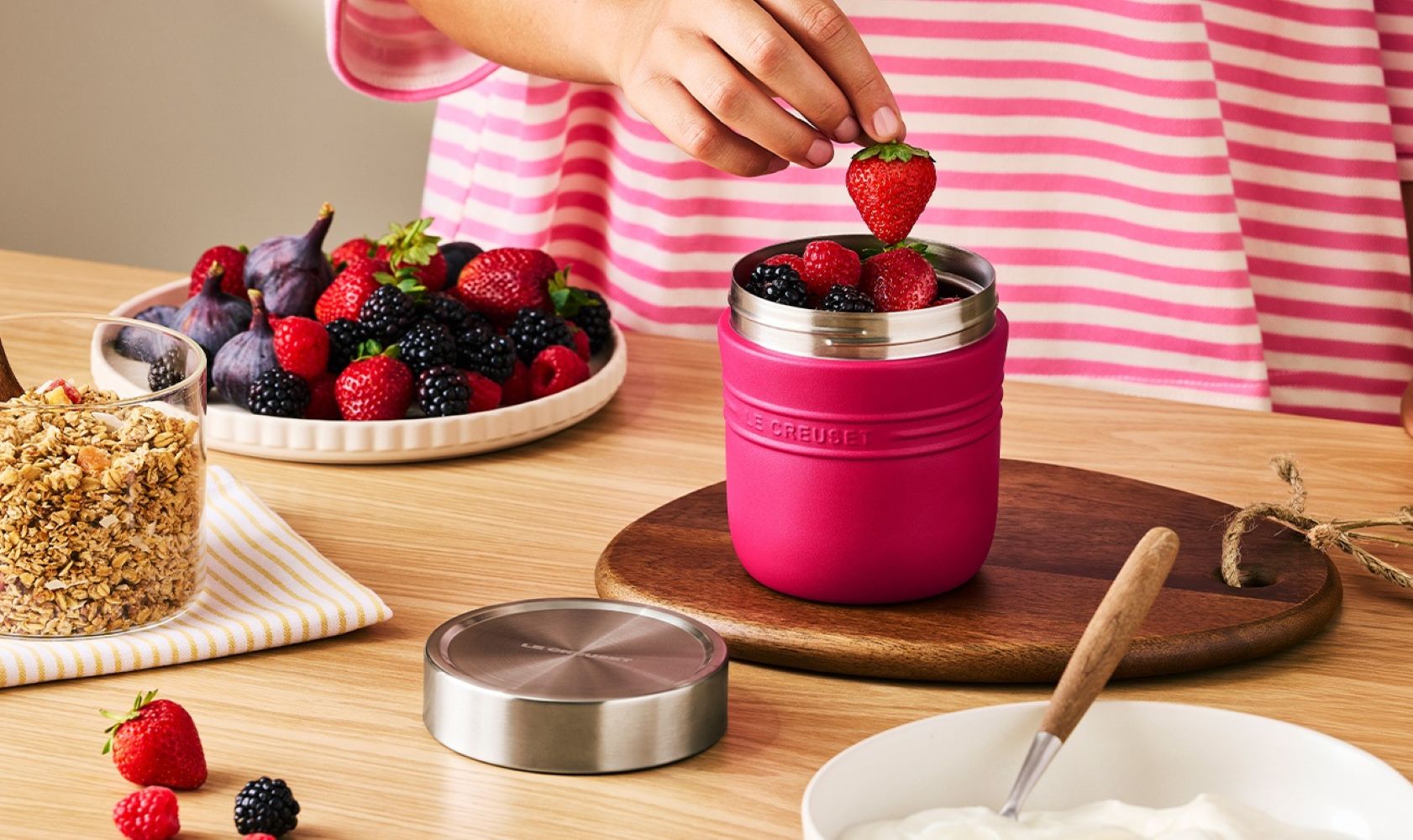 Le Creuset Food Flask Berry (2)