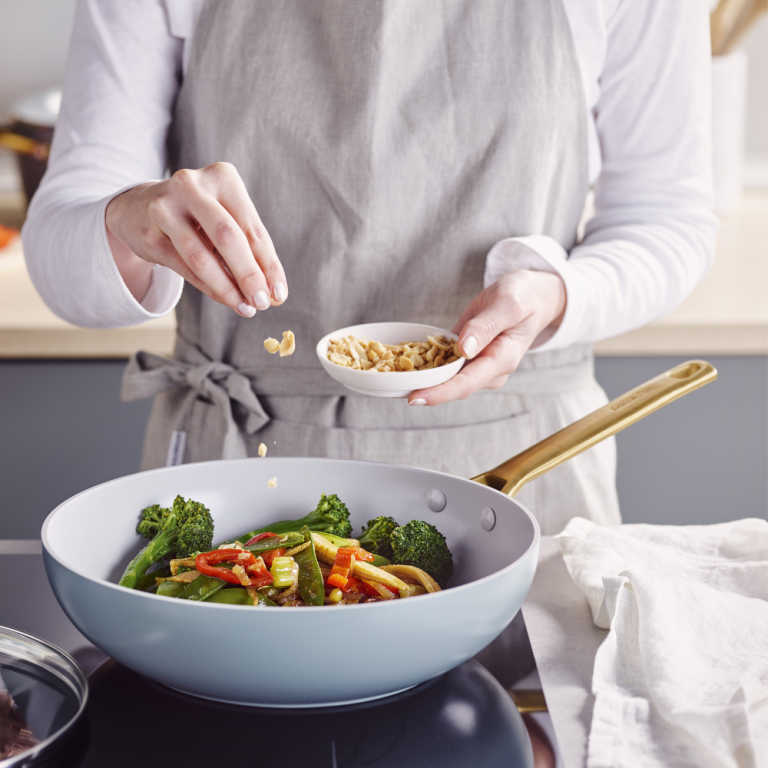 greenpan-smokey-wok-6