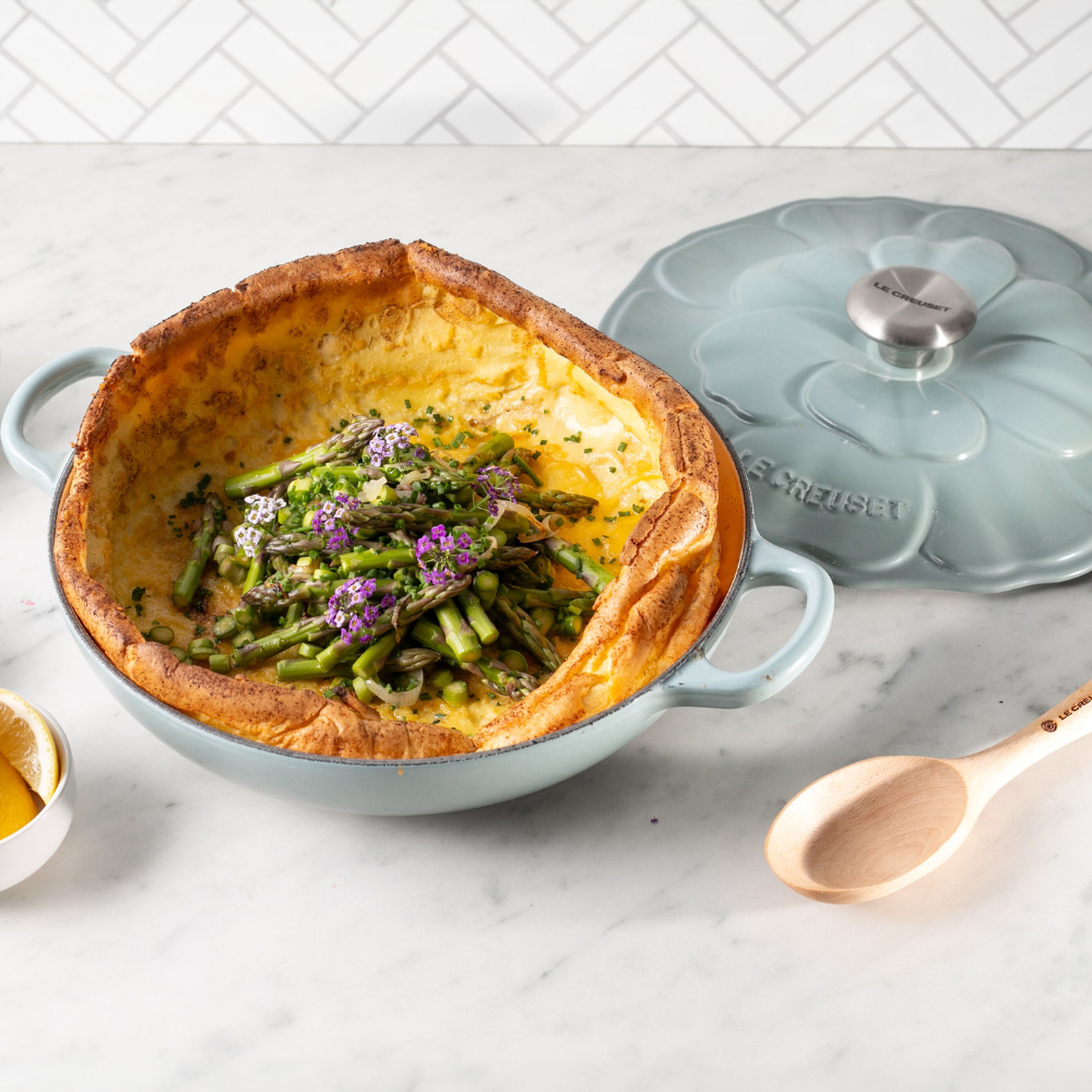 Cast Iron Petal Shallow Casserole Sea Salt (5)