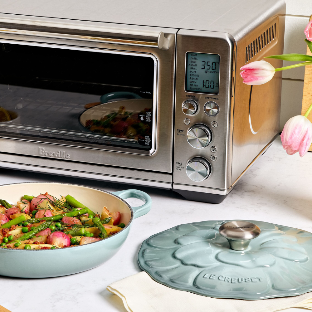 Cast Iron Petal Shallow Casserole Sea Salt (8)