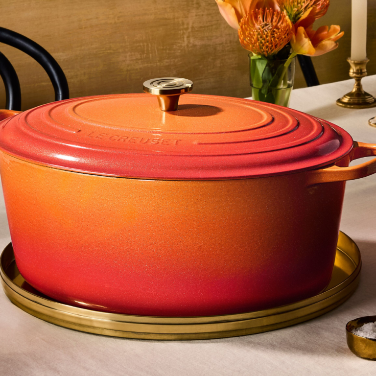 FLAMEE DOREE OVAL 29CM SIG CASSEROLE LIFESTYLE (1)