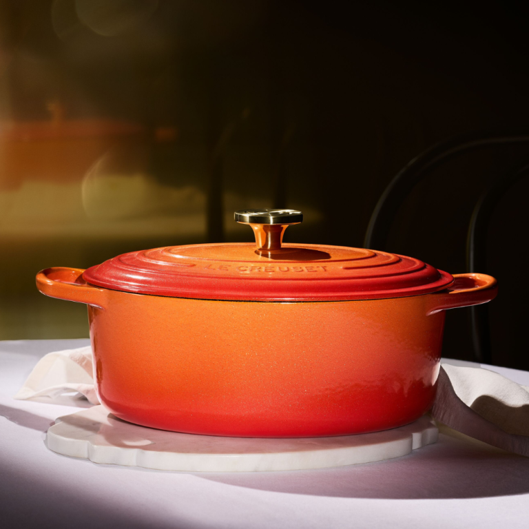 FLAMEE DOREE OVAL 29CM SIG CASSEROLE LIFESTYLE (2)
