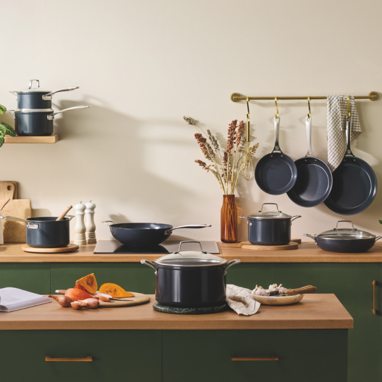 essential-non-stick-stockpot (2)