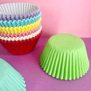 408 Baking Cup Mixed Colours stacked against a pink and purple background.