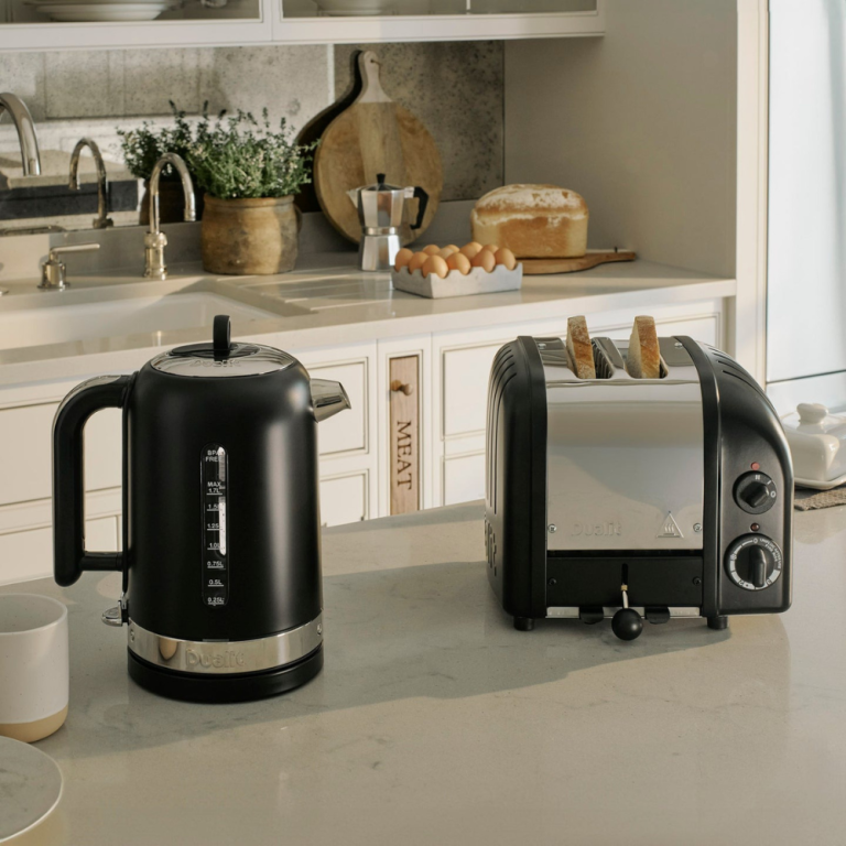 Dualit-Classic-Kettle-Matt-Black-1.7L (6)