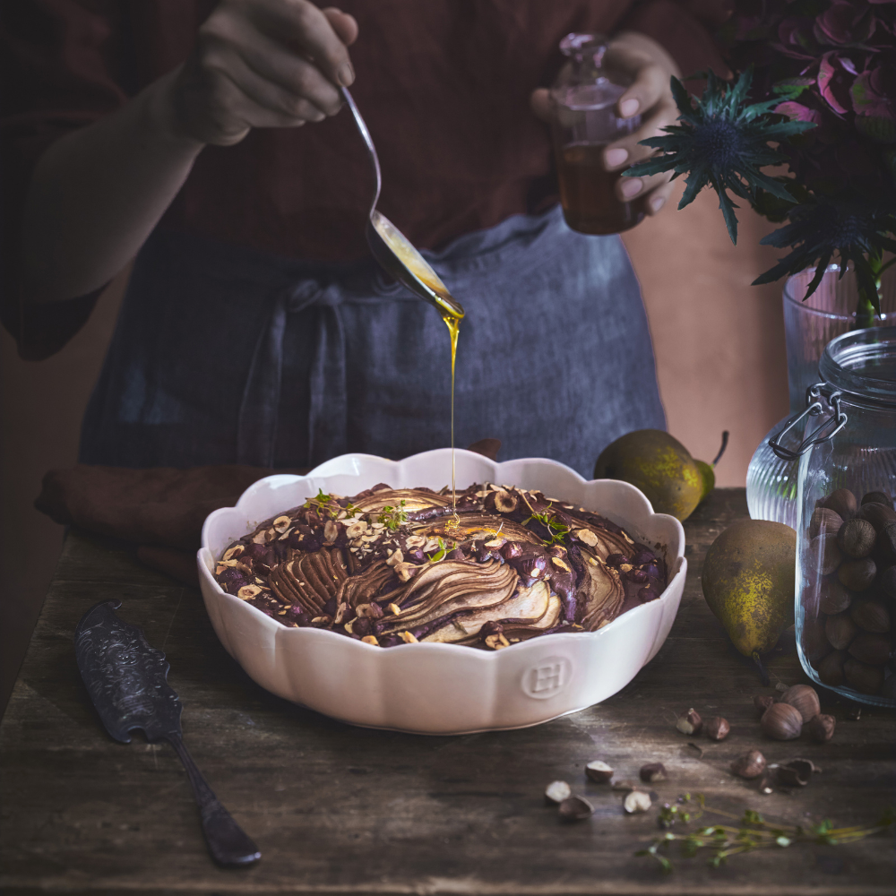 Emile-Henry-madeleine-round-dish-clay (5)