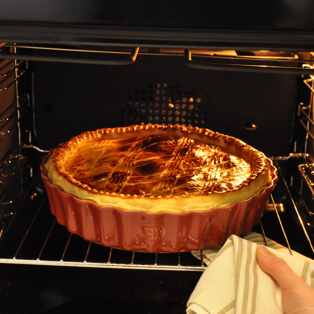 emile-henry-cedar-round-tart (1)