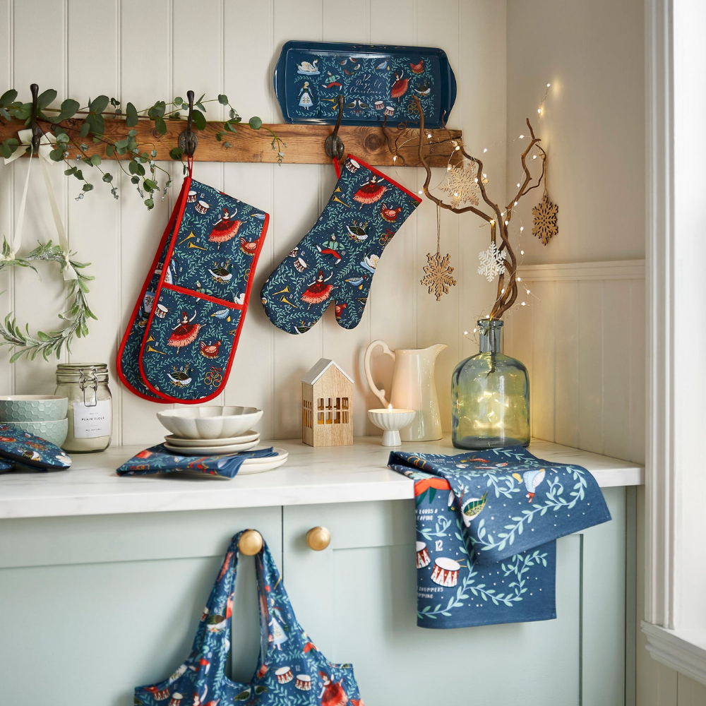 ulster-weavers-12-days-cristmas-apron (1)