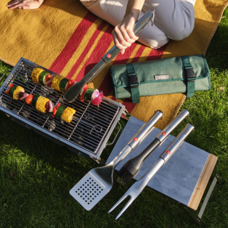 Joseph Joseph GrillOut BBQ Turner with retractable head (1)