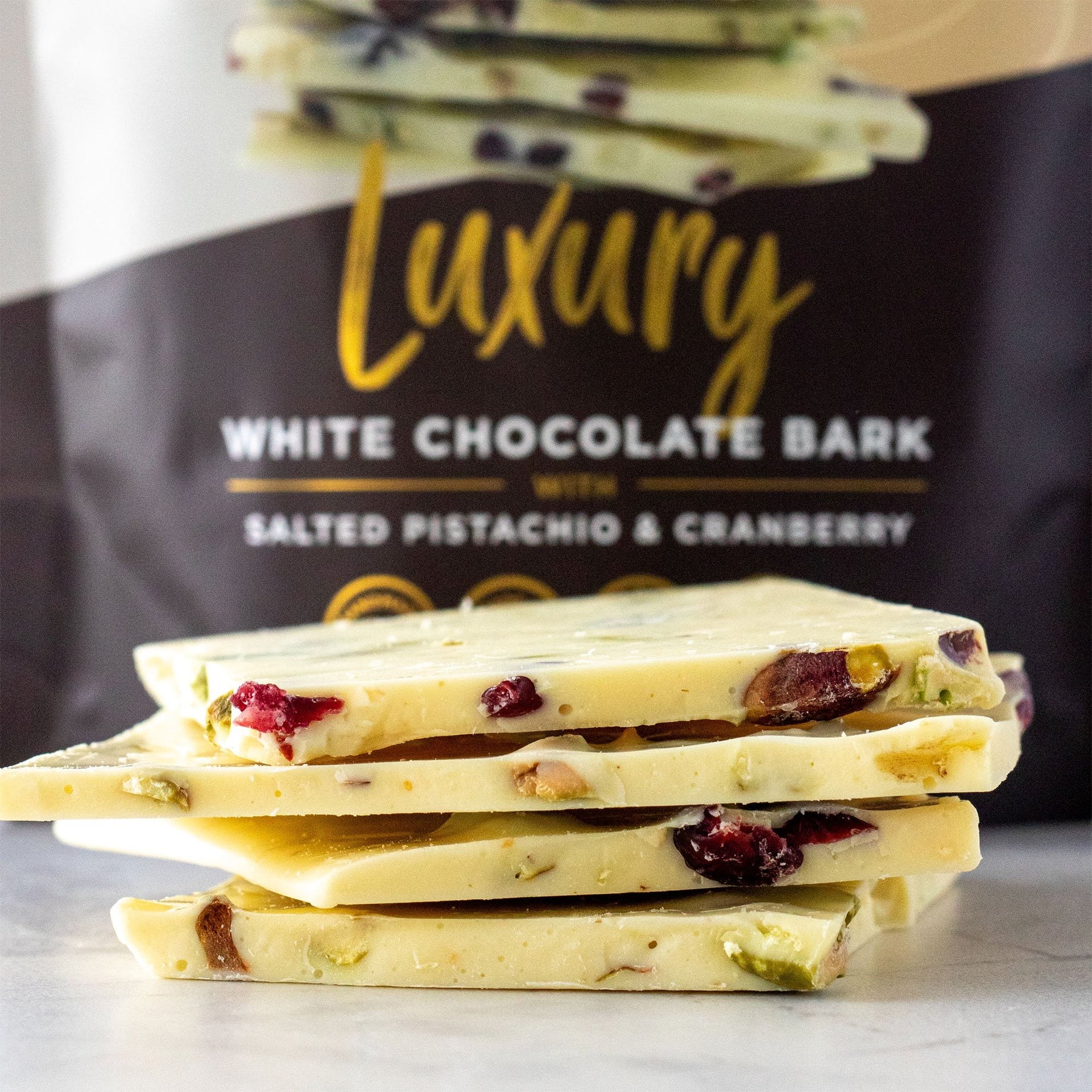 Remarkable Chocolate Bark Salted Pistachio And Cranberry 125g (1)
