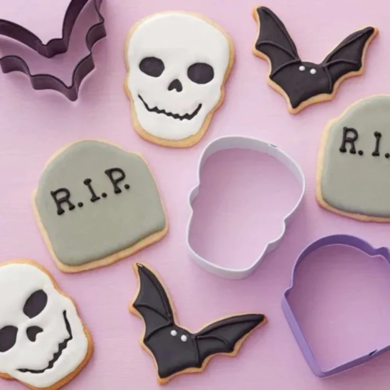 Wilton BatHeadstoneSkull Cookie Cutter Set of 3 (1)
