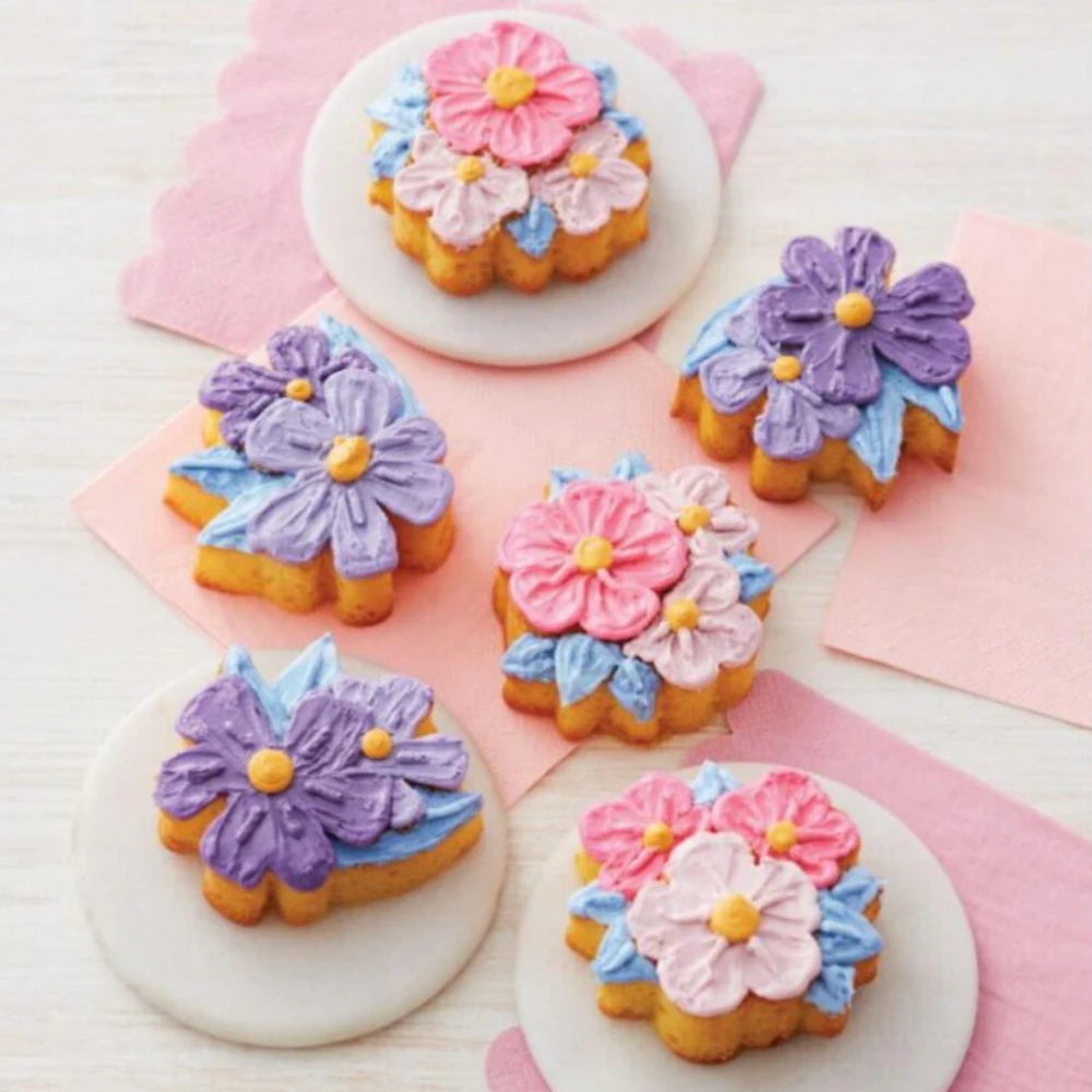 Wilton Treat Mould Floral 6 cavity