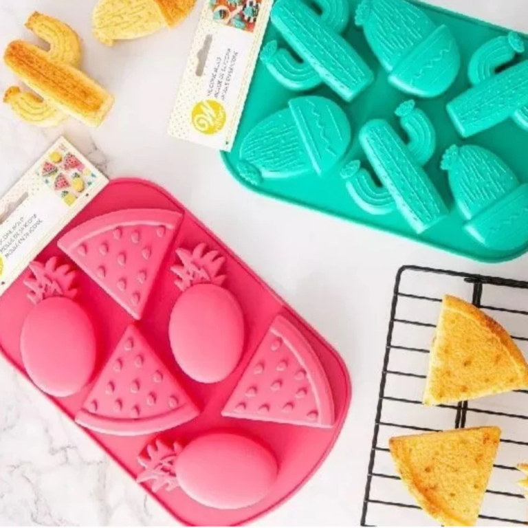Wilton Treat Mould Fruit 6 cavity