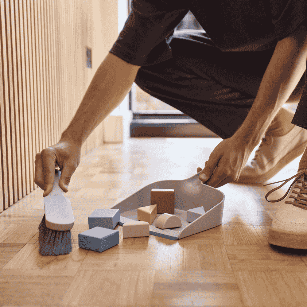 joseph-twice-cleantech-wall-brush-shovel