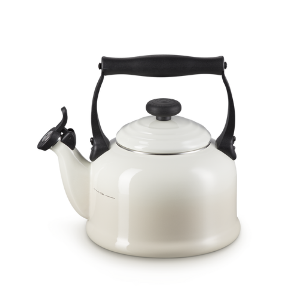 Le Creuset Traditional Kettle 2.1L Meringue (1)
