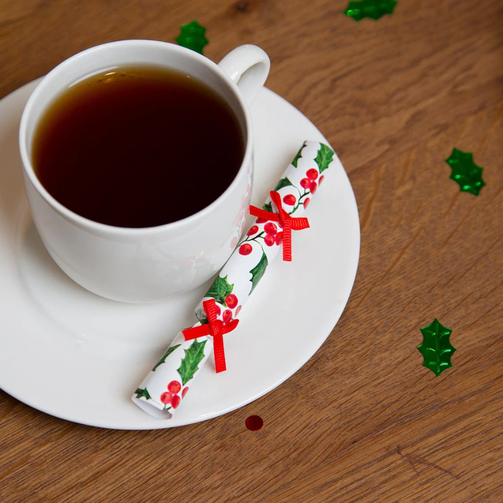 Talking Tables Mini Botanical Holly Christmas Crackers Pack of 6 (1)