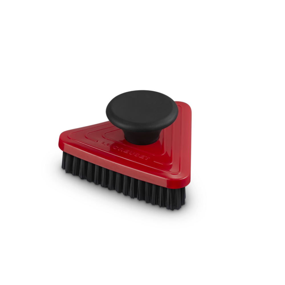 le-creuset-triangular-grill-brush-red (1)