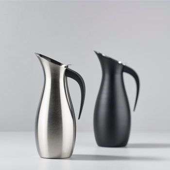 Zone-Denmark-Rocks-carafe-lifestyle