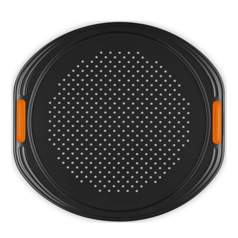 le-creuset-TNS-pizza-pan (3)