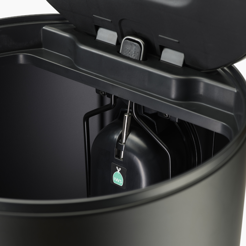 JJ-Arc-Carbon-Black-30L-Bin (11)