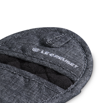 Le-Creuset-Oval-Pot-HolderSet-2-noir