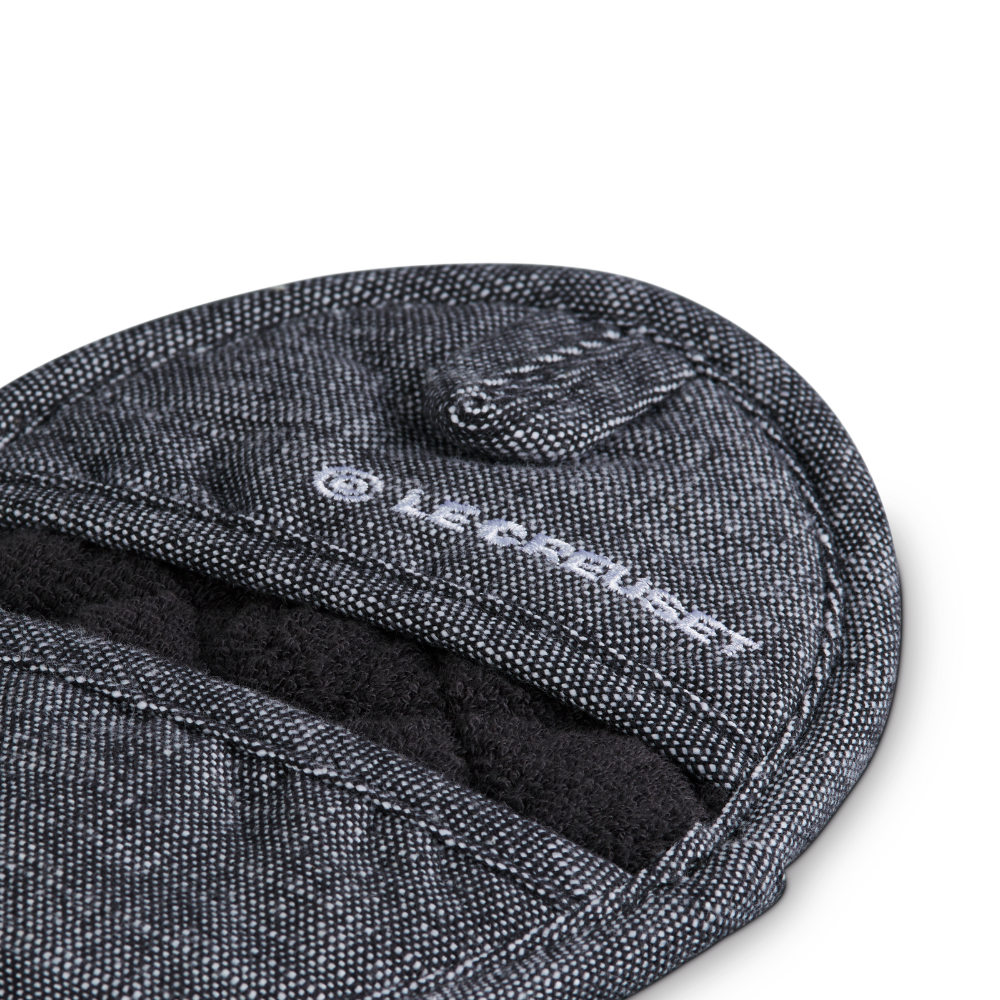 Le-Creuset-Oval-Pot-HolderSet-2-noir