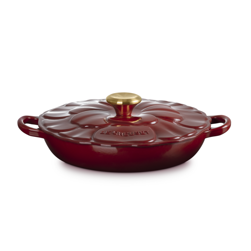 Le-Creuset-cast-iron-26cm-petal-garnet (1)