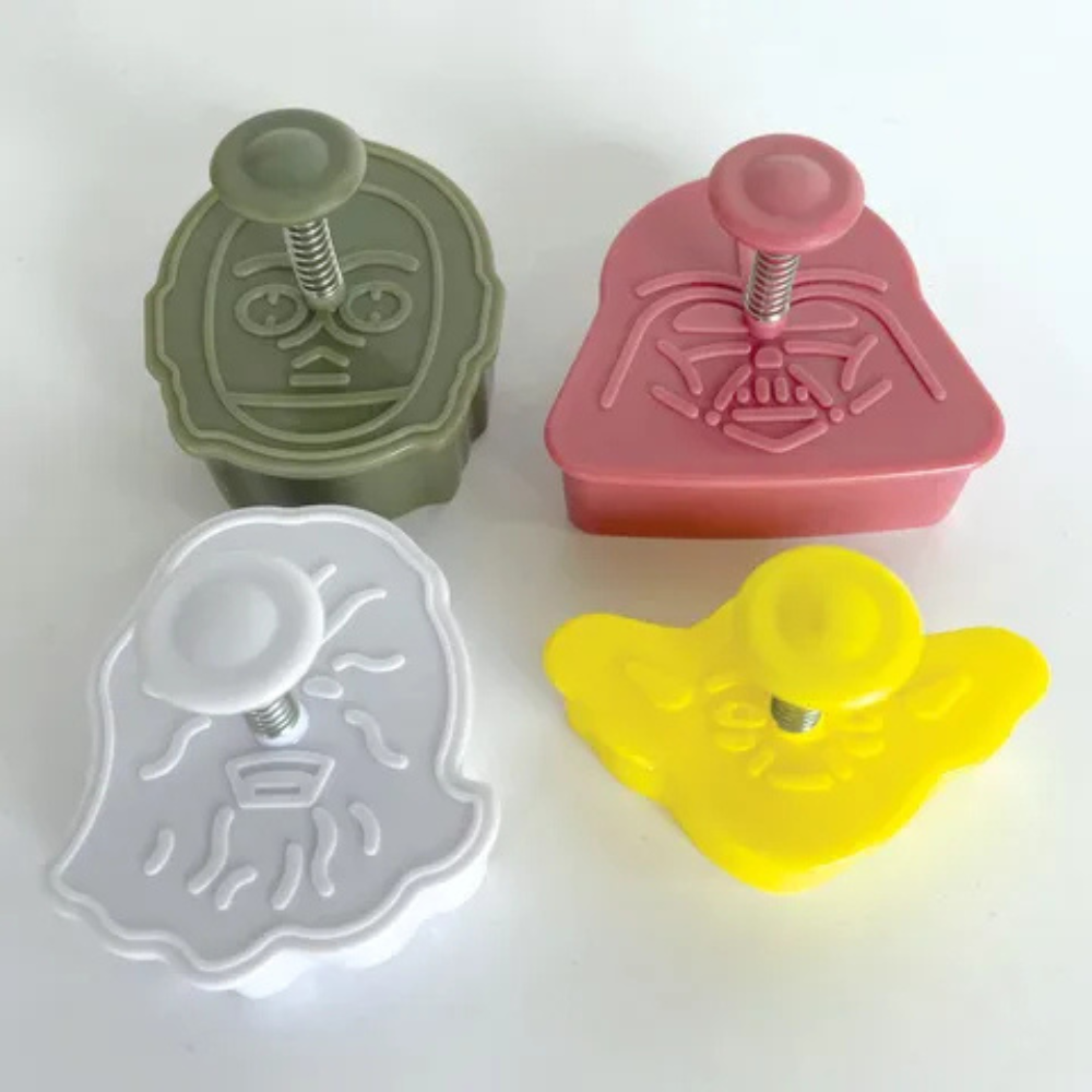 STAR WARS PLUNGER COOKIE CUTTER 4 PIECE SET (2)