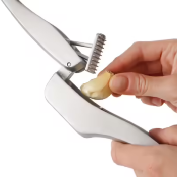 Zyliss Garlic Press Susi 3 with Cleaner (1)