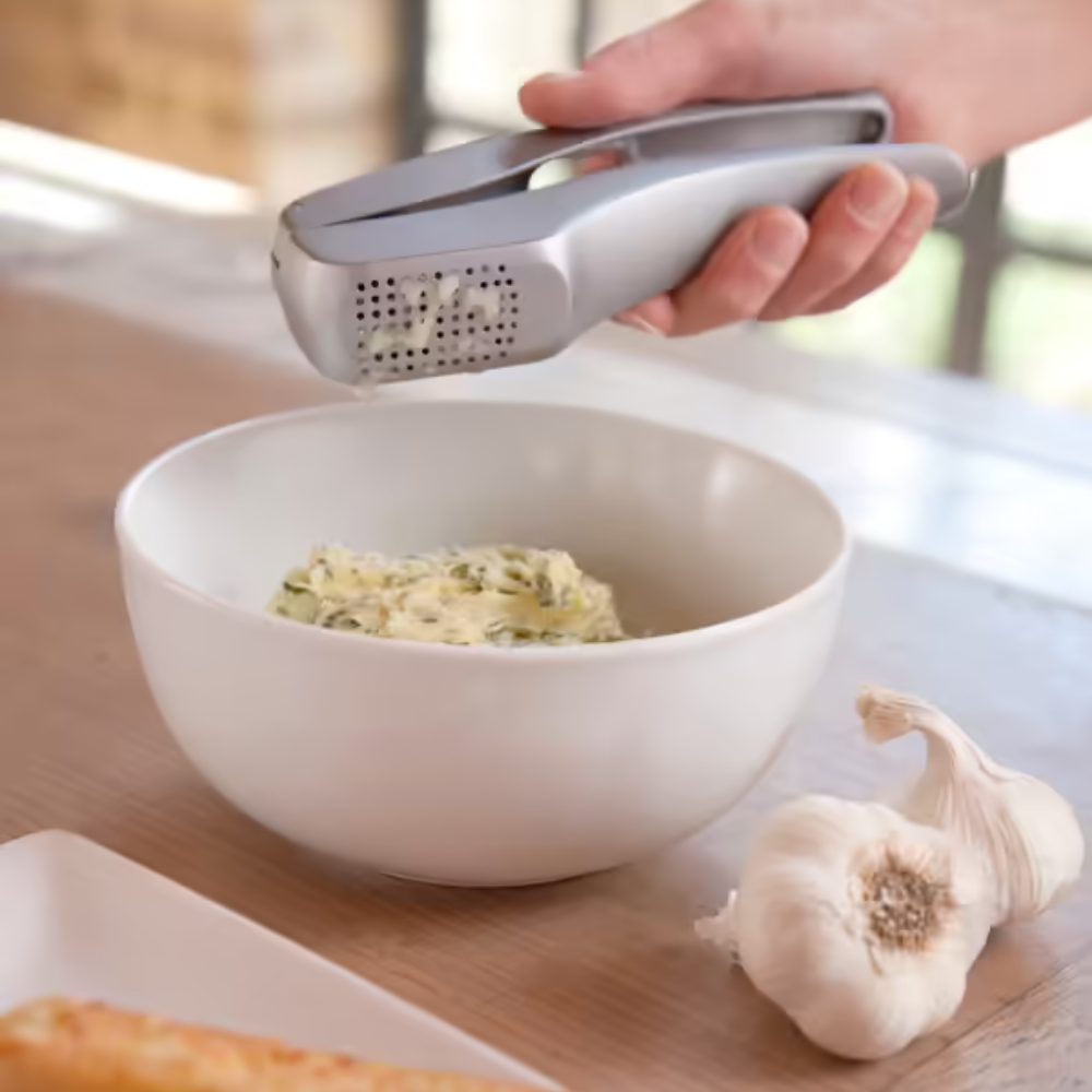 Zyliss Garlic Press Susi 3 with Cleaner (4)